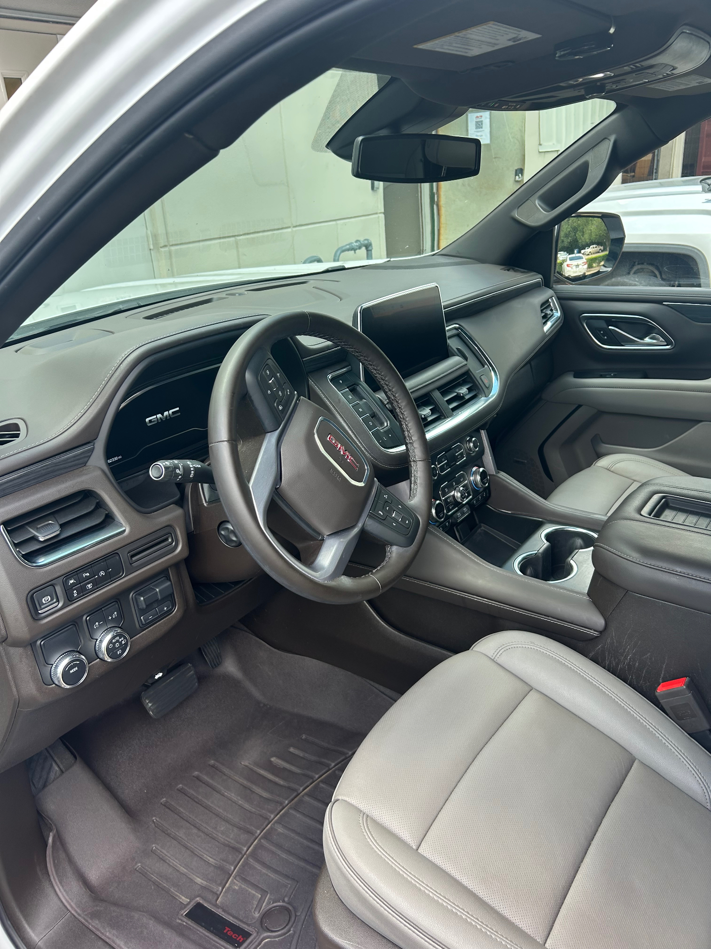 GMC Yukon cockpit after detailing